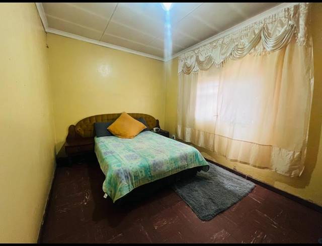 2 BEDROOM HOUSE FOR SALE IN MABOPANE UNIT U